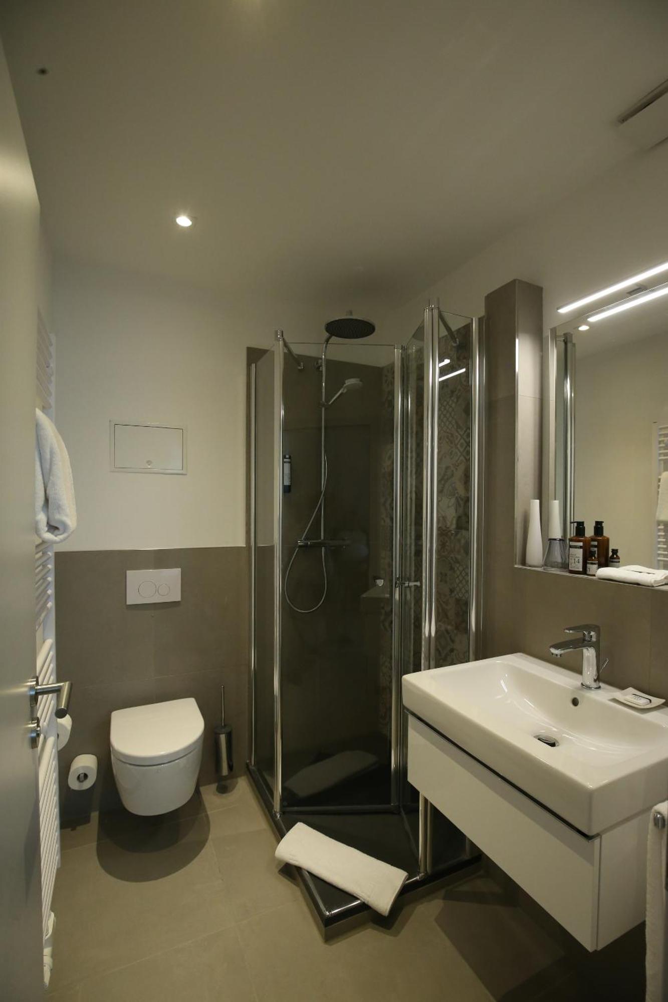 Hotel Faehrhaus Km734 ดุสเซลดอร์ฟ ห้อง รูปภาพ