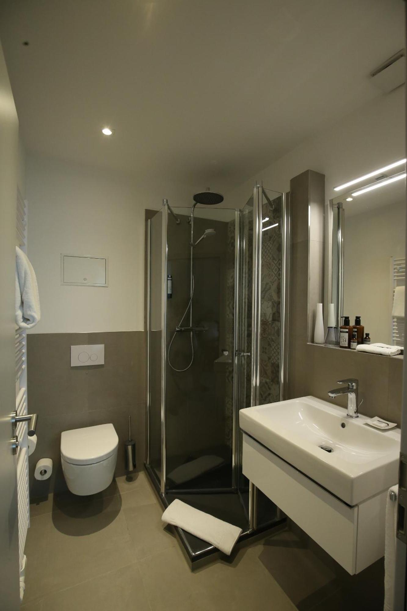 Hotel Faehrhaus Km734 ดุสเซลดอร์ฟ ห้อง รูปภาพ